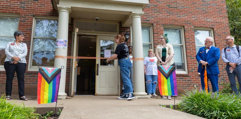 学生s cut the ribbon on the new LGBTQ+ Resource Center.